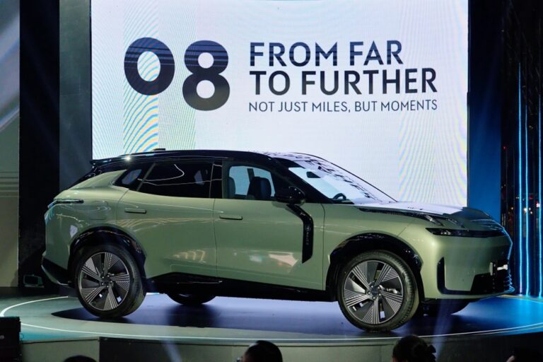 Lynk & Co giới thiệu mẫu SUV hybrid sạc ngoài đầu tiên tại Việt Nam