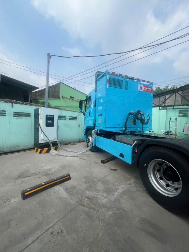 Giải pháp hạ tầng trạm sạc xe điện cho đội xe giao hàng và vận tải: Bài toán chi phí và vận hành